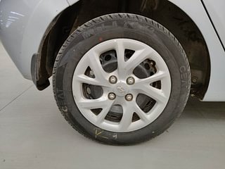 Used 2019 Hyundai Grand i10 Sportz 1.2 Kappa VTVT Petrol Manual tyres RIGHT REAR TYRE RIM VIEW