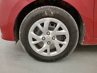 Used 2019 Hyundai Grand i10 [2017-2020] Sportz 1.2 Kappa VTVT Petrol Manual tyres LEFT FRONT TYRE RIM VIEW