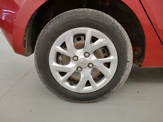 Used 2019 Hyundai Grand i10 [2017-2020] Sportz 1.2 Kappa VTVT Petrol Manual tyres RIGHT REAR TYRE RIM VIEW