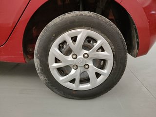 Used 2019 Hyundai Grand i10 [2017-2020] Sportz 1.2 Kappa VTVT Petrol Manual tyres LEFT REAR TYRE RIM VIEW