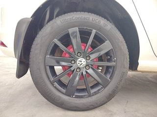 Used 2016 Volkswagen Polo [2015-2019] Highline1.2L (P) Petrol Manual tyres RIGHT REAR TYRE RIM VIEW