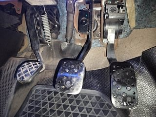 Used 2016 Volkswagen Polo [2015-2019] Highline1.2L (P) Petrol Manual interior PEDALS VIEW