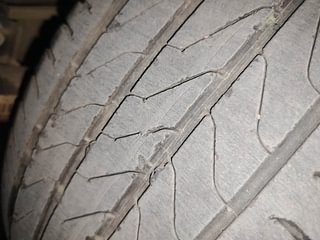 Used 2016 Volkswagen Polo [2015-2019] Highline1.2L (P) Petrol Manual tyres RIGHT FRONT TYRE TREAD VIEW