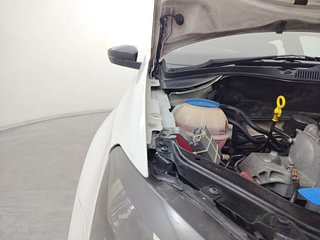 Used 2016 Volkswagen Polo [2015-2019] Highline1.2L (P) Petrol Manual engine ENGINE RIGHT SIDE HINGE & APRON VIEW