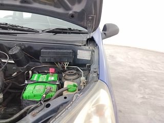 Used 2013 Maruti Suzuki Alto 800 Lxi Petrol Manual engine ENGINE LEFT SIDE HINGE & APRON VIEW