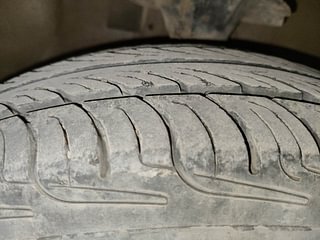 Used 2012 Hyundai i10 magna 1.1 Petrol Manual tyres RIGHT FRONT TYRE TREAD VIEW