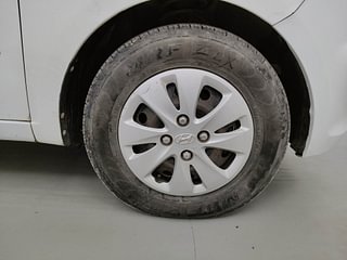 Used 2012 Hyundai i10 magna 1.1 Petrol Manual tyres RIGHT FRONT TYRE RIM VIEW