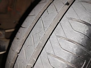 Used 2019 Maruti Suzuki Swift [2017-2021] VXI AMT Petrol Automatic tyres RIGHT FRONT TYRE TREAD VIEW