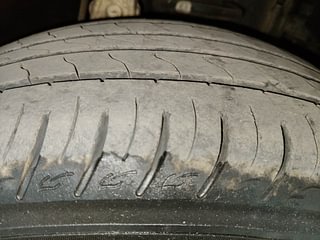 Used 2021 Mahindra Marazzo M6 Plus 8str Diesel Manual tyres RIGHT FRONT TYRE TREAD VIEW