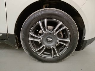 Used 2021 Mahindra Marazzo M6 Plus 8str Diesel Manual tyres RIGHT FRONT TYRE RIM VIEW