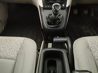 Used 2021 Mahindra Marazzo M6 Plus 8str Diesel Manual interior GEAR  KNOB VIEW