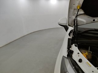 Used 2021 Mahindra Marazzo M6 Plus 8str Diesel Manual engine ENGINE RIGHT SIDE HINGE & APRON VIEW
