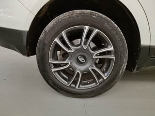 Used 2021 Mahindra Marazzo M6 Plus 8str Diesel Manual tyres RIGHT REAR TYRE RIM VIEW