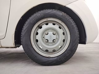 Used 2018 Hyundai Eon [2011-2018] Era + Petrol Manual tyres RIGHT FRONT TYRE RIM VIEW