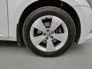 Used 2019 Skoda Superb [2016-2020] Style TSI MT Petrol Manual tyres RIGHT FRONT TYRE RIM VIEW