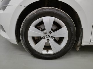 Used 2019 Skoda Superb [2016-2020] Style TSI MT Petrol Manual tyres LEFT FRONT TYRE RIM VIEW