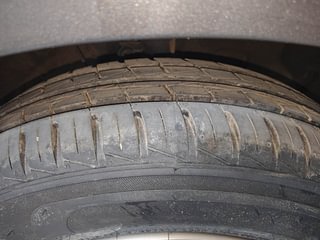 Used 2020 Hyundai New Santro 1.1 Magna Petrol Manual tyres RIGHT FRONT TYRE TREAD VIEW
