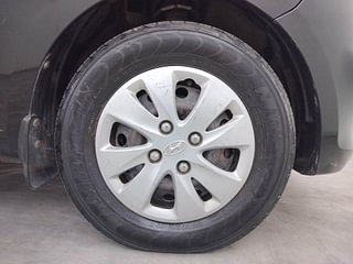 Used 2011 Hyundai i10 Sportz 1.2 Kappa2 Petrol Manual tyres RIGHT FRONT TYRE RIM VIEW