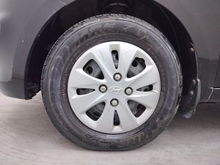 Used 2011 Hyundai i10 Sportz 1.2 Kappa2 Petrol Manual tyres LEFT FRONT TYRE RIM VIEW