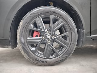 Used 2023 Hyundai Verna SX (O) 1.5 Turbo Petrol DCT Petrol Automatic tyres LEFT FRONT TYRE RIM VIEW