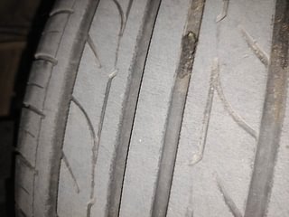 Used 2019 Volkswagen Ameo [2016-2020] 1.0 Highline Plus Petrol Petrol Manual tyres LEFT FRONT TYRE TREAD VIEW