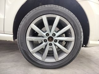 Used 2019 Volkswagen Ameo [2016-2020] 1.0 Highline Plus Petrol Petrol Manual tyres RIGHT FRONT TYRE RIM VIEW