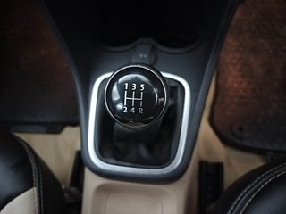 Used 2019 Volkswagen Ameo [2016-2020] 1.0 Highline Plus Petrol Petrol Manual interior GEAR  KNOB VIEW