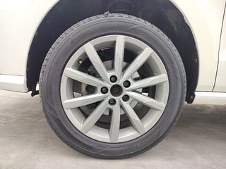 Used 2019 Volkswagen Ameo [2016-2020] 1.0 Highline Plus Petrol Petrol Manual tyres LEFT FRONT TYRE RIM VIEW