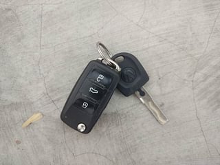Used 2019 Volkswagen Ameo [2016-2020] 1.0 Highline Plus Petrol Petrol Manual extra CAR KEY VIEW