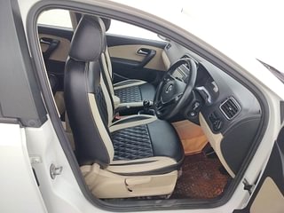 Used 2019 Volkswagen Ameo [2016-2020] 1.0 Highline Plus Petrol Petrol Manual interior RIGHT SIDE FRONT DOOR CABIN VIEW