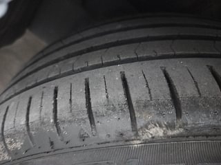 Used 2019 Toyota Corolla Altis [2017-2020] VL CVT Petrol Petrol Automatic tyres LEFT FRONT TYRE TREAD VIEW