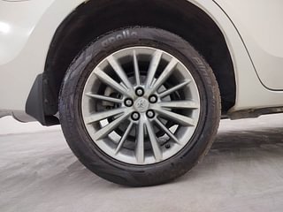 Used 2019 Toyota Corolla Altis [2017-2020] VL CVT Petrol Petrol Automatic tyres RIGHT REAR TYRE RIM VIEW