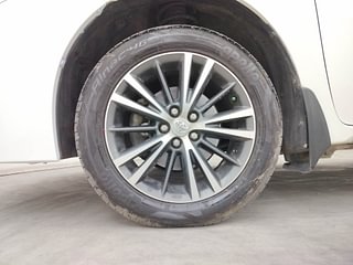 Used 2019 Toyota Corolla Altis [2017-2020] VL CVT Petrol Petrol Automatic tyres LEFT FRONT TYRE RIM VIEW