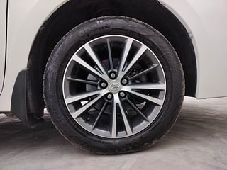 Used 2019 Toyota Corolla Altis [2017-2020] VL CVT Petrol Petrol Automatic tyres RIGHT FRONT TYRE RIM VIEW
