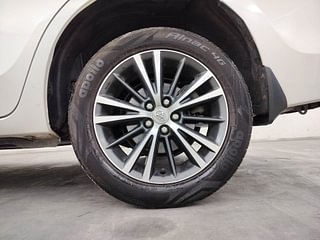 Used 2019 Toyota Corolla Altis [2017-2020] VL CVT Petrol Petrol Automatic tyres LEFT REAR TYRE RIM VIEW