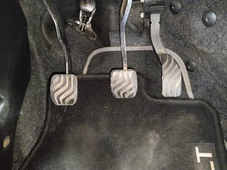 Used 2020 Renault Triber RXT Petrol Manual interior PEDALS VIEW