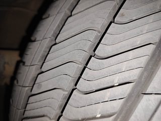 Used 2021 Hyundai New i20 Asta 1.0 Turbo IMT Petrol Manual tyres RIGHT FRONT TYRE TREAD VIEW
