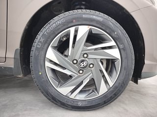 Used 2021 Hyundai New i20 Asta 1.0 Turbo IMT Petrol Manual tyres RIGHT FRONT TYRE RIM VIEW