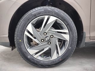 Used 2021 Hyundai New i20 Asta 1.0 Turbo IMT Petrol Manual tyres LEFT FRONT TYRE RIM VIEW