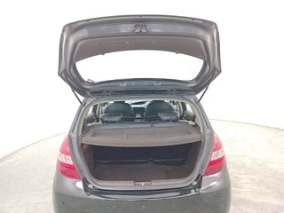 Used 2012 Hyundai i20 [2012-2014] Sportz 1.4 CRDI Diesel Manual interior DICKY DOOR OPEN VIEW
