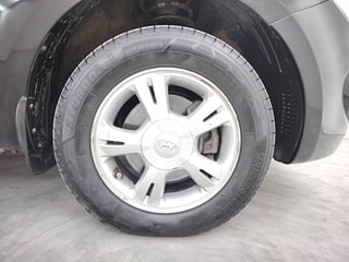 Used 2012 Hyundai i20 [2012-2014] Sportz 1.4 CRDI Diesel Manual tyres RIGHT FRONT TYRE RIM VIEW