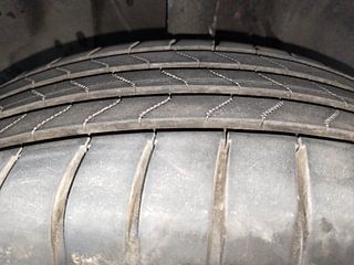 Used 2020 Tata Altroz XT 1.5 Diesel Manual tyres RIGHT FRONT TYRE TREAD VIEW