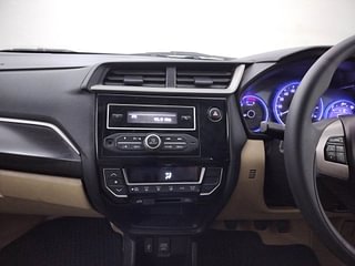 Used 2017 Honda Amaze 1.5 SX i-DTEC Diesel Manual interior MUSIC SYSTEM & AC CONTROL VIEW