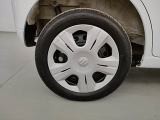 Used 2017 Maruti Suzuki Wagon R 1.0 [2015-2019] VXI AMT Petrol Automatic tyres RIGHT REAR TYRE RIM VIEW