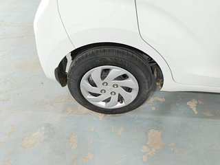 Used 2022 Hyundai New Santro 1.1 Sportz AMT Petrol Automatic tyres RIGHT REAR TYRE RIM VIEW