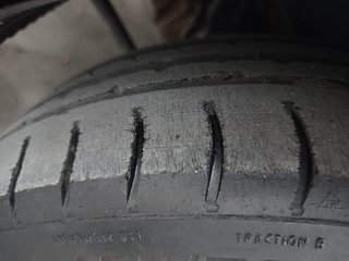 Used 2014 Hyundai Eon [2011-2018] Sportz Petrol Manual tyres LEFT FRONT TYRE TREAD VIEW