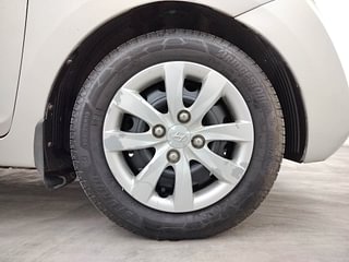 Used 2013 Hyundai Eon [2011-2018] Magna Petrol Manual tyres RIGHT FRONT TYRE RIM VIEW
