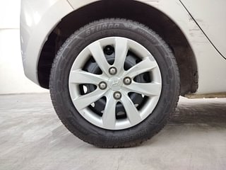 Used 2013 Hyundai Eon [2011-2018] Magna Petrol Manual tyres RIGHT REAR TYRE RIM VIEW