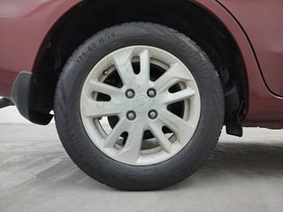 Used 2014 Honda Amaze 1.5L VX Diesel Manual tyres RIGHT REAR TYRE RIM VIEW