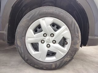 Used 2022 Hyundai Venue SX 1.2 Petrol Petrol Manual tyres RIGHT FRONT TYRE RIM VIEW